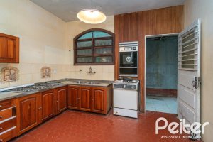 Casa à venda com 183m², 2 dormitórios, 1 vaga, no bairro Vila Assunção em Porto Alegre