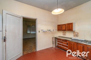 Casa à venda com 183m², 2 dormitórios, 1 vaga, no bairro Vila Assunção em Porto Alegre