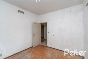 Casa à venda com 183m², 2 dormitórios, 1 vaga, no bairro Vila Assunção em Porto Alegre