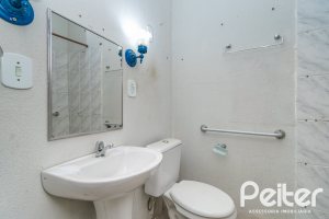 Casa à venda com 183m², 2 dormitórios, 1 vaga, no bairro Vila Assunção em Porto Alegre