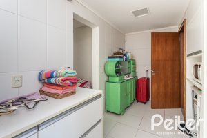 Casa à venda com 547m², 4 dormitórios, 4 suítes, 4 vagas, no bairro Vila Assunção em Porto Alegre