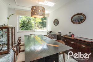 Casa à venda com 547m², 4 dormitórios, 4 suítes, 4 vagas, no bairro Vila Assunção em Porto Alegre