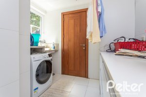 Casa à venda com 547m², 4 dormitórios, 4 suítes, 4 vagas, no bairro Vila Assunção em Porto Alegre