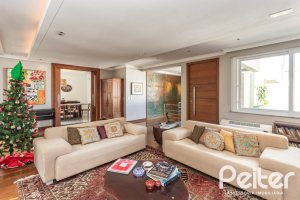 Casa à venda com 547m², 4 dormitórios, 4 suítes, 4 vagas, no bairro Vila Assunção em Porto Alegre