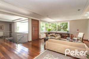 Casa à venda com 547m², 4 dormitórios, 4 suítes, 4 vagas, no bairro Vila Assunção em Porto Alegre