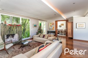 Casa à venda com 547m², 4 dormitórios, 4 suítes, 4 vagas, no bairro Vila Assunção em Porto Alegre