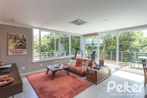 Casa à venda com 547m², 4 dormitórios, 4 suítes, 4 vagas, no bairro Vila Assunção em Porto Alegre