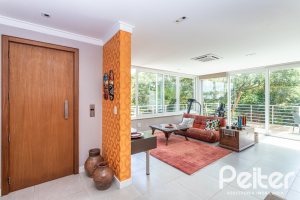 Casa à venda com 547m², 4 dormitórios, 4 suítes, 4 vagas, no bairro Vila Assunção em Porto Alegre