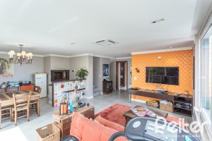 Casa à venda com 547m², 4 dormitórios, 4 suítes, 4 vagas, no bairro Vila Assunção em Porto Alegre