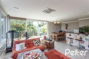 Casa à venda com 547m², 4 dormitórios, 4 suítes, 4 vagas, no bairro Vila Assunção em Porto Alegre