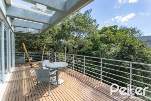 Casa à venda com 547m², 4 dormitórios, 4 suítes, 4 vagas, no bairro Vila Assunção em Porto Alegre