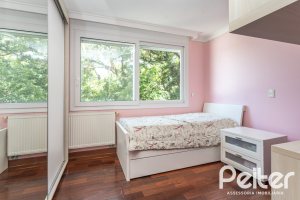 Casa à venda com 547m², 4 dormitórios, 4 suítes, 4 vagas, no bairro Vila Assunção em Porto Alegre