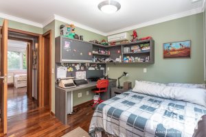 Casa à venda com 547m², 4 dormitórios, 4 suítes, 4 vagas, no bairro Vila Assunção em Porto Alegre