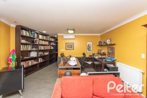 Casa à venda com 547m², 4 dormitórios, 4 suítes, 4 vagas, no bairro Vila Assunção em Porto Alegre