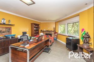 Casa à venda com 547m², 4 dormitórios, 4 suítes, 4 vagas, no bairro Vila Assunção em Porto Alegre