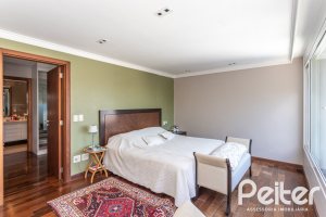 Casa à venda com 547m², 4 dormitórios, 4 suítes, 4 vagas, no bairro Vila Assunção em Porto Alegre