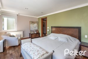 Casa à venda com 547m², 4 dormitórios, 4 suítes, 4 vagas, no bairro Vila Assunção em Porto Alegre