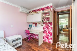 Casa à venda com 547m², 4 dormitórios, 4 suítes, 4 vagas, no bairro Vila Assunção em Porto Alegre