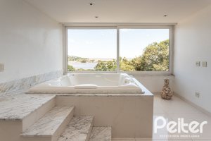 Casa à venda com 547m², 4 dormitórios, 4 suítes, 4 vagas, no bairro Vila Assunção em Porto Alegre