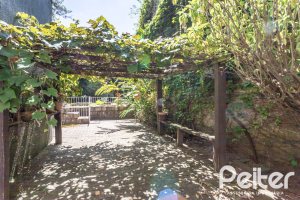 Casa à venda com 547m², 4 dormitórios, 4 suítes, 4 vagas, no bairro Vila Assunção em Porto Alegre