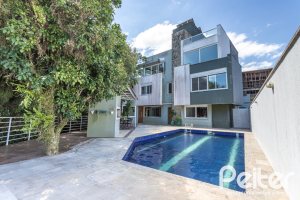 Casa à venda com 547m², 4 dormitórios, 4 suítes, 4 vagas, no bairro Vila Assunção em Porto Alegre