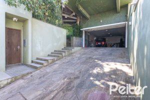 Casa à venda com 547m², 4 dormitórios, 4 suítes, 4 vagas, no bairro Vila Assunção em Porto Alegre