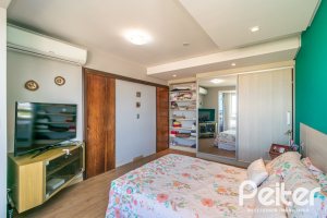 Casa à venda com 291m², 3 dormitórios, 1 suíte, 2 vagas, no bairro Ipanema em Porto Alegre