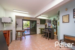 Casa à venda com 291m², 3 dormitórios, 1 suíte, 2 vagas, no bairro Ipanema em Porto Alegre