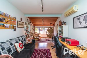 Casa à venda com 291m², 3 dormitórios, 1 suíte, 2 vagas, no bairro Ipanema em Porto Alegre