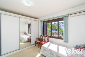 Casa à venda com 291m², 3 dormitórios, 1 suíte, 2 vagas, no bairro Ipanema em Porto Alegre