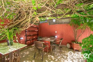 Casa à venda com 291m², 3 dormitórios, 1 suíte, 2 vagas, no bairro Ipanema em Porto Alegre