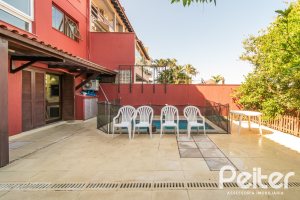 Casa à venda com 291m², 3 dormitórios, 1 suíte, 2 vagas, no bairro Ipanema em Porto Alegre