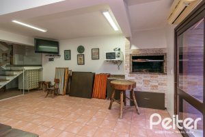 Casa à venda com 291m², 3 dormitórios, 1 suíte, 2 vagas, no bairro Ipanema em Porto Alegre