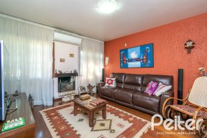 Casa à venda com 291m², 3 dormitórios, 1 suíte, 2 vagas, no bairro Ipanema em Porto Alegre