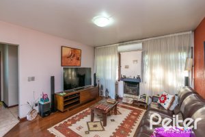 Casa à venda com 291m², 3 dormitórios, 1 suíte, 2 vagas, no bairro Ipanema em Porto Alegre