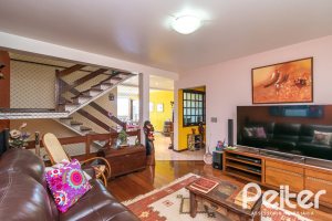 Casa à venda com 291m², 3 dormitórios, 1 suíte, 2 vagas, no bairro Ipanema em Porto Alegre