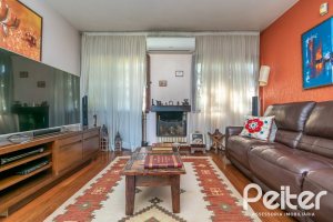 Casa à venda com 291m², 3 dormitórios, 1 suíte, 2 vagas, no bairro Ipanema em Porto Alegre