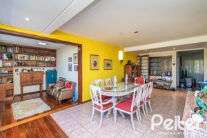 Casa à venda com 291m², 3 dormitórios, 1 suíte, 2 vagas, no bairro Ipanema em Porto Alegre