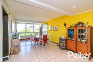 Casa à venda com 291m², 3 dormitórios, 1 suíte, 2 vagas, no bairro Ipanema em Porto Alegre