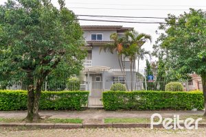 Casa à venda com 182m², 3 dormitórios, 1 suíte, 4 vagas, no bairro Espírito Santo em Porto Alegre
