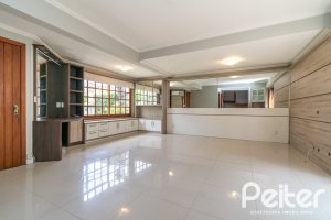 Casa à venda com 182m², 3 dormitórios, 1 suíte, 4 vagas, no bairro Espírito Santo em Porto Alegre
