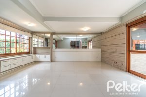 Casa à venda com 182m², 3 dormitórios, 1 suíte, 4 vagas, no bairro Espírito Santo em Porto Alegre