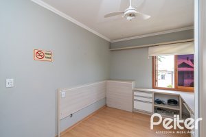 Casa à venda com 182m², 3 dormitórios, 1 suíte, 4 vagas, no bairro Espírito Santo em Porto Alegre