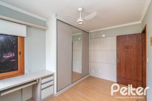 Casa à venda com 182m², 3 dormitórios, 1 suíte, 4 vagas, no bairro Espírito Santo em Porto Alegre