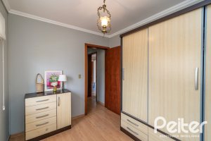 Casa à venda com 182m², 3 dormitórios, 1 suíte, 4 vagas, no bairro Espírito Santo em Porto Alegre