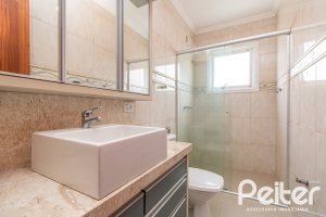 Casa à venda com 182m², 3 dormitórios, 1 suíte, 4 vagas, no bairro Espírito Santo em Porto Alegre