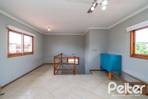 Casa à venda com 182m², 3 dormitórios, 1 suíte, 4 vagas, no bairro Espírito Santo em Porto Alegre