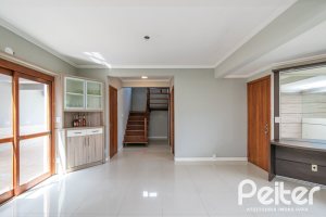Casa à venda com 182m², 3 dormitórios, 1 suíte, 4 vagas, no bairro Espírito Santo em Porto Alegre