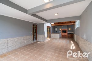 Casa à venda com 182m², 3 dormitórios, 1 suíte, 4 vagas, no bairro Espírito Santo em Porto Alegre
