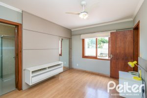 Casa à venda com 182m², 3 dormitórios, 1 suíte, 4 vagas, no bairro Espírito Santo em Porto Alegre